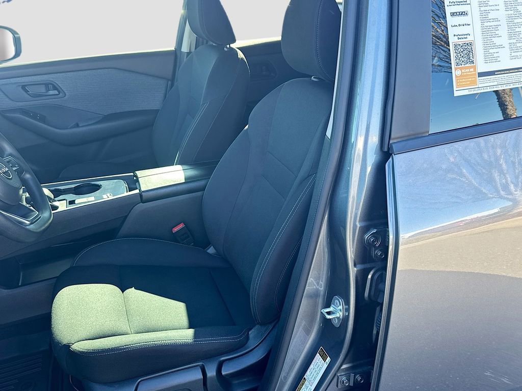 Used 2023 Nissan Rogue S image 19