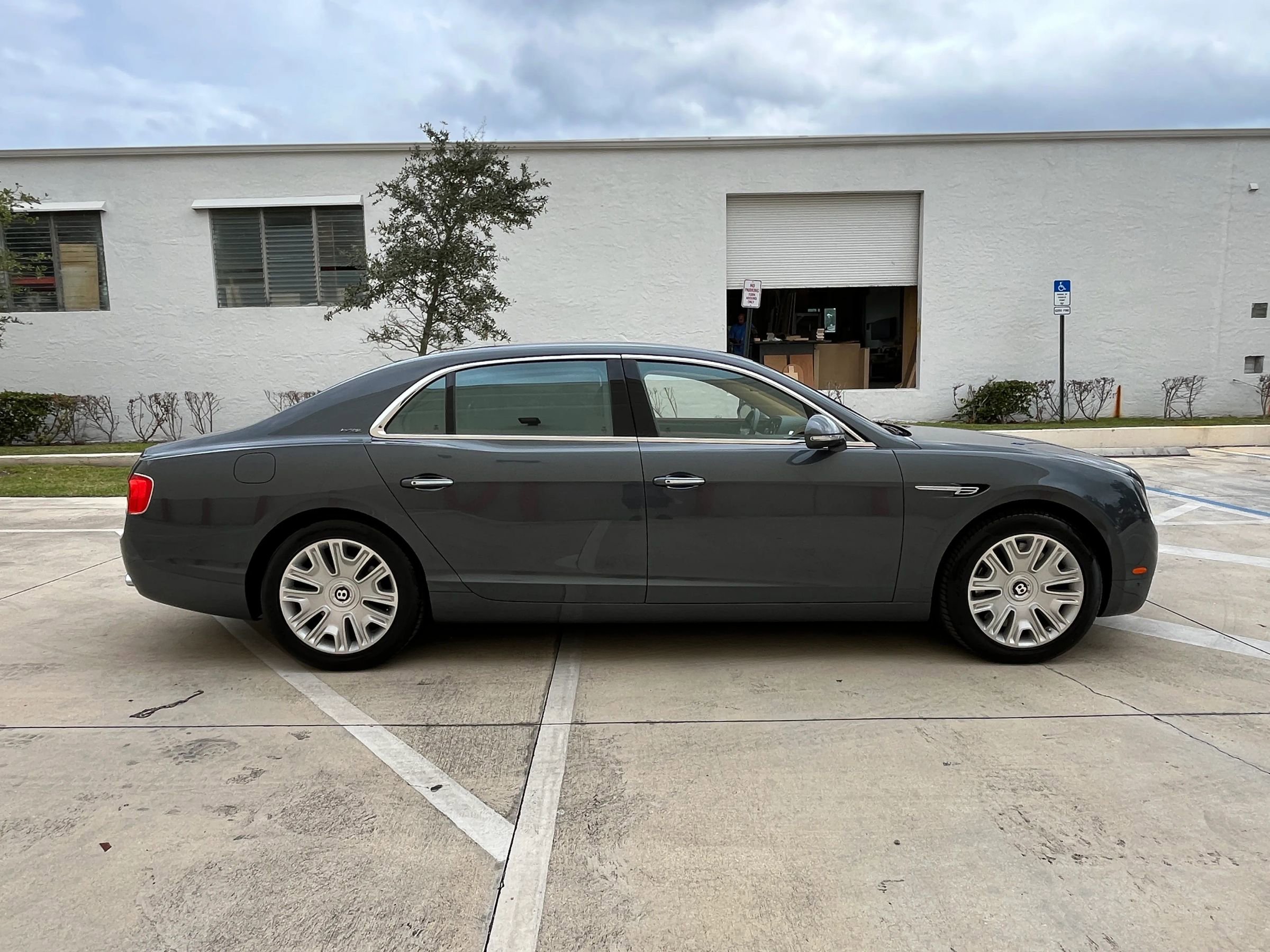 Used 2015 Bentley Flying Spur W12 image 3