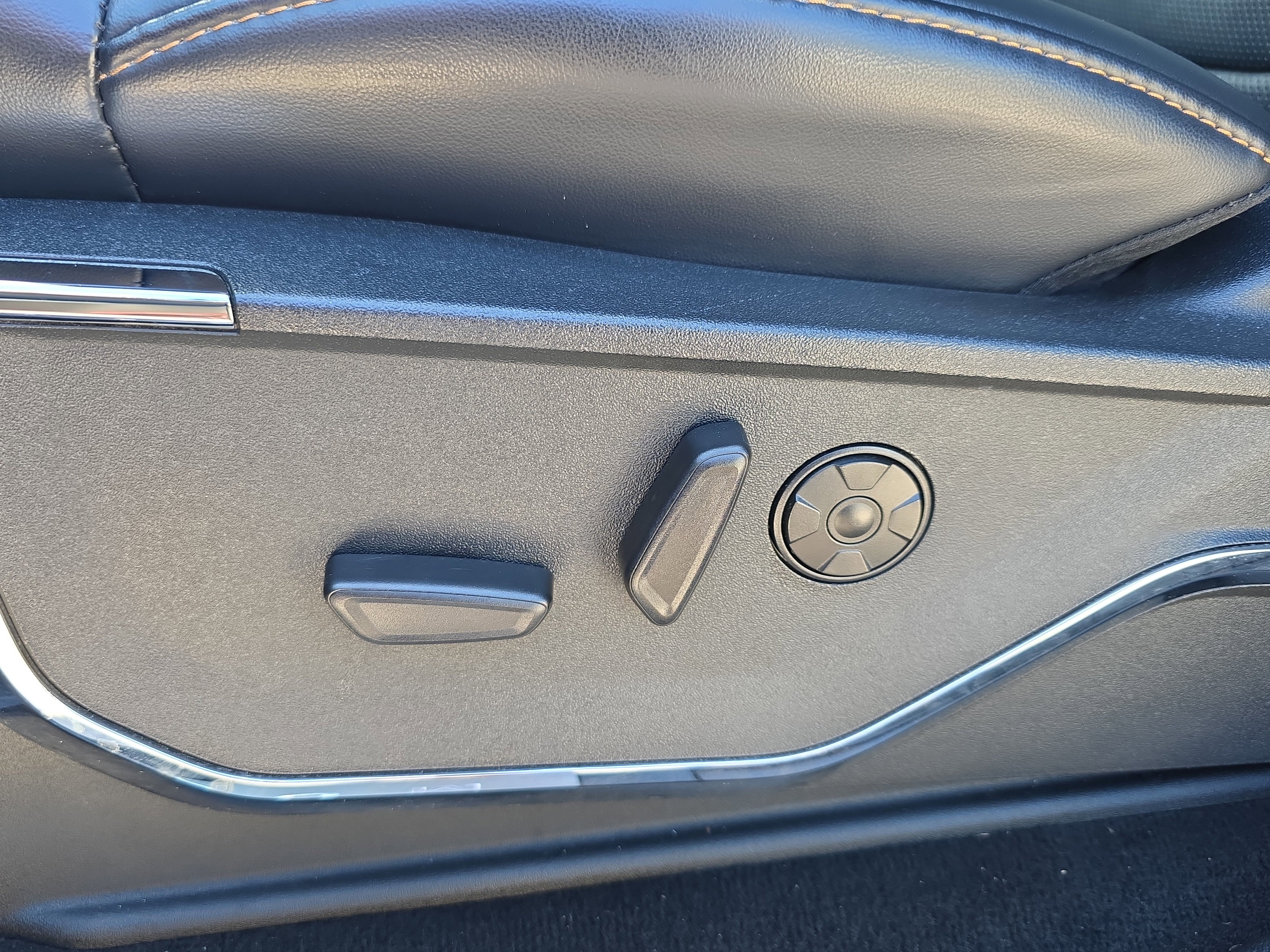 Used 2024 Ford F350 Platinum w/ FX4 Off-Road Package image 23