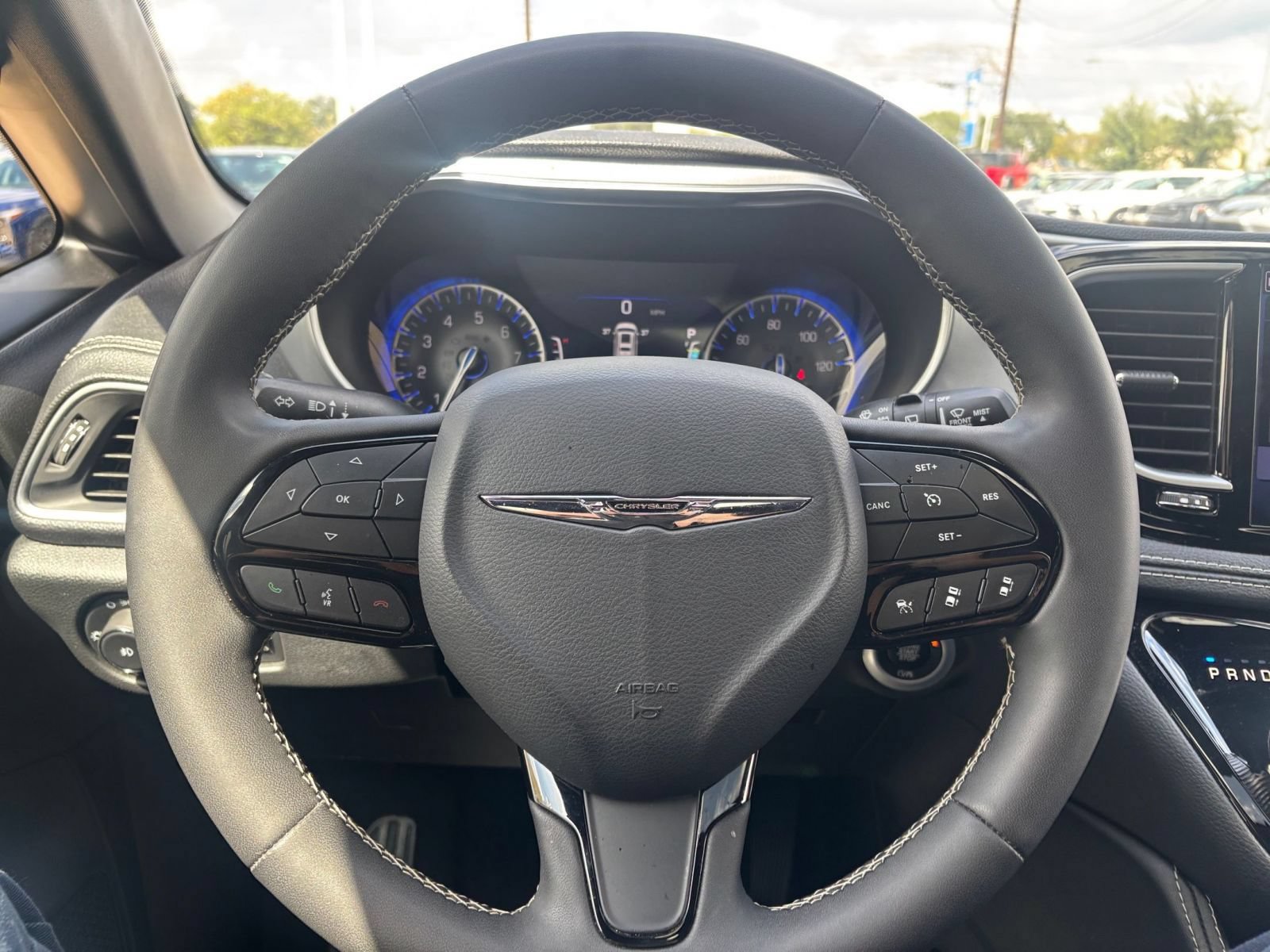 Used 2025 Chrysler Pacifica Limited FWD image 30