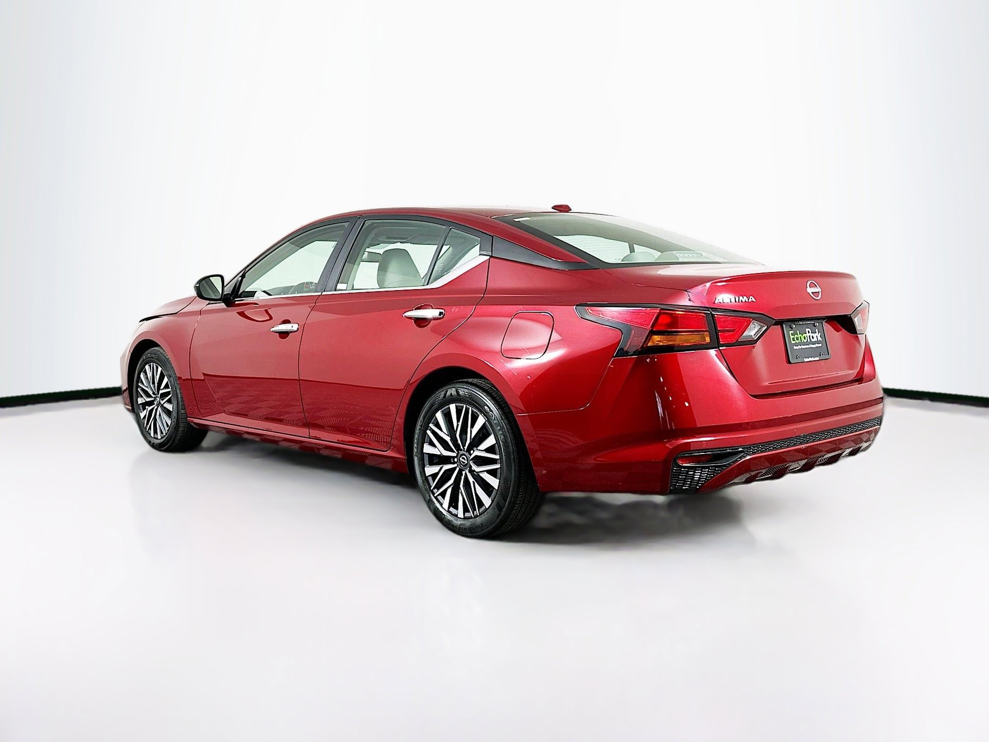 Used 2025 Nissan Altima 2.5 SV image 5