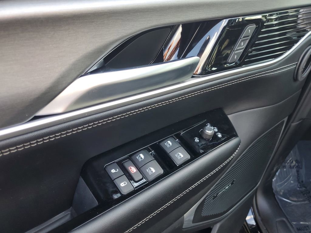 New 2025 Jeep Wagoneer L Series II w/ Convenience Group I image 17