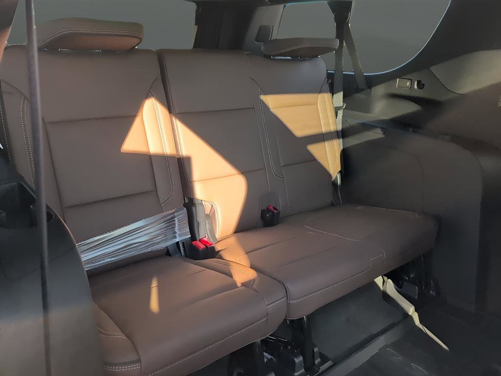 New 2026 Chevrolet Suburban High Country image 32