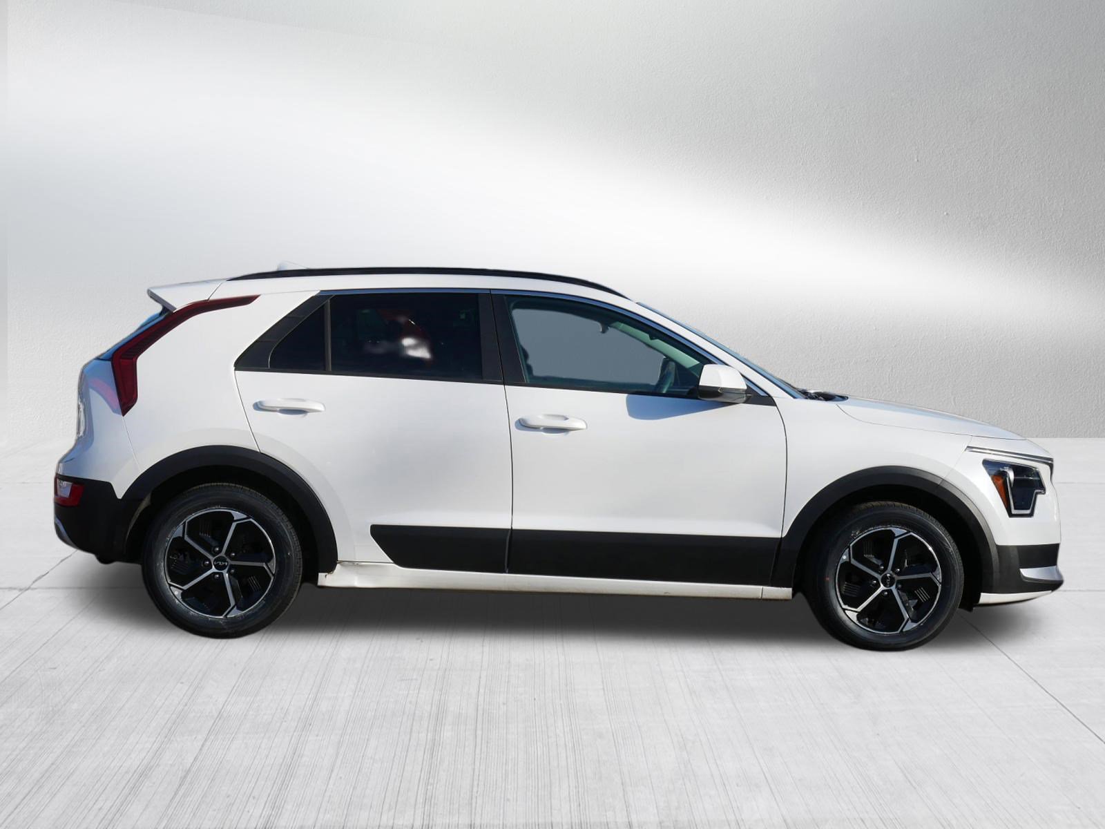 Certified 2024 Kia Niro LX image 8