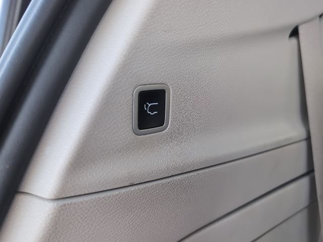 Used 2021 Chrysler Pacifica Touring-L w/ Uconnect Theater Family Group image 28