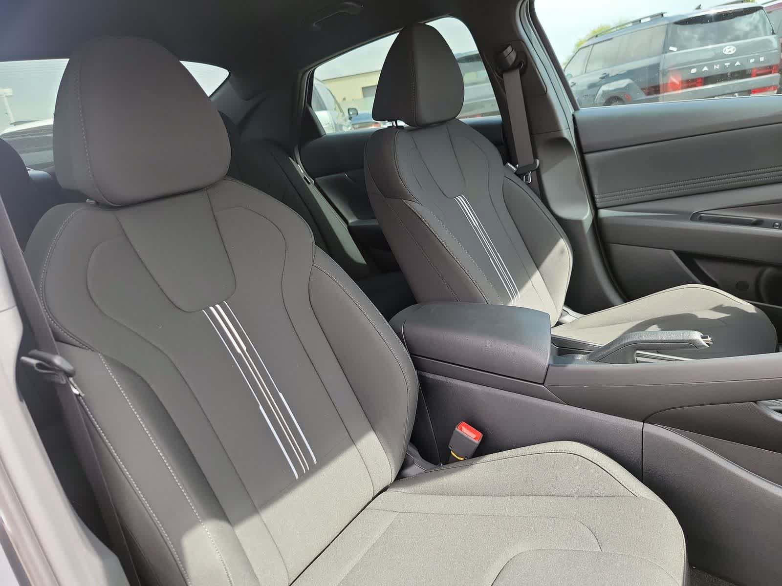 Certified 2025 Hyundai Elantra Sport FWD image 18