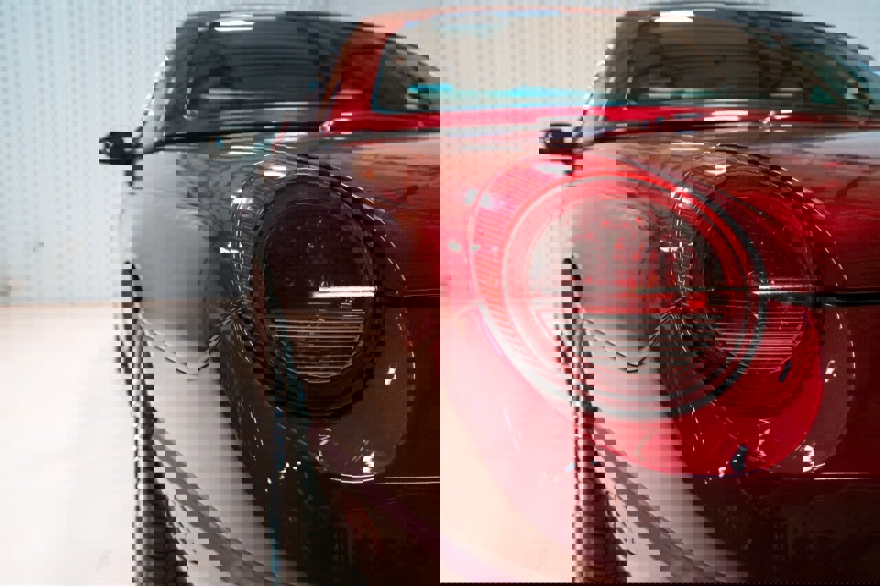 Used 2004 Ford Thunderbird Deluxe image 6