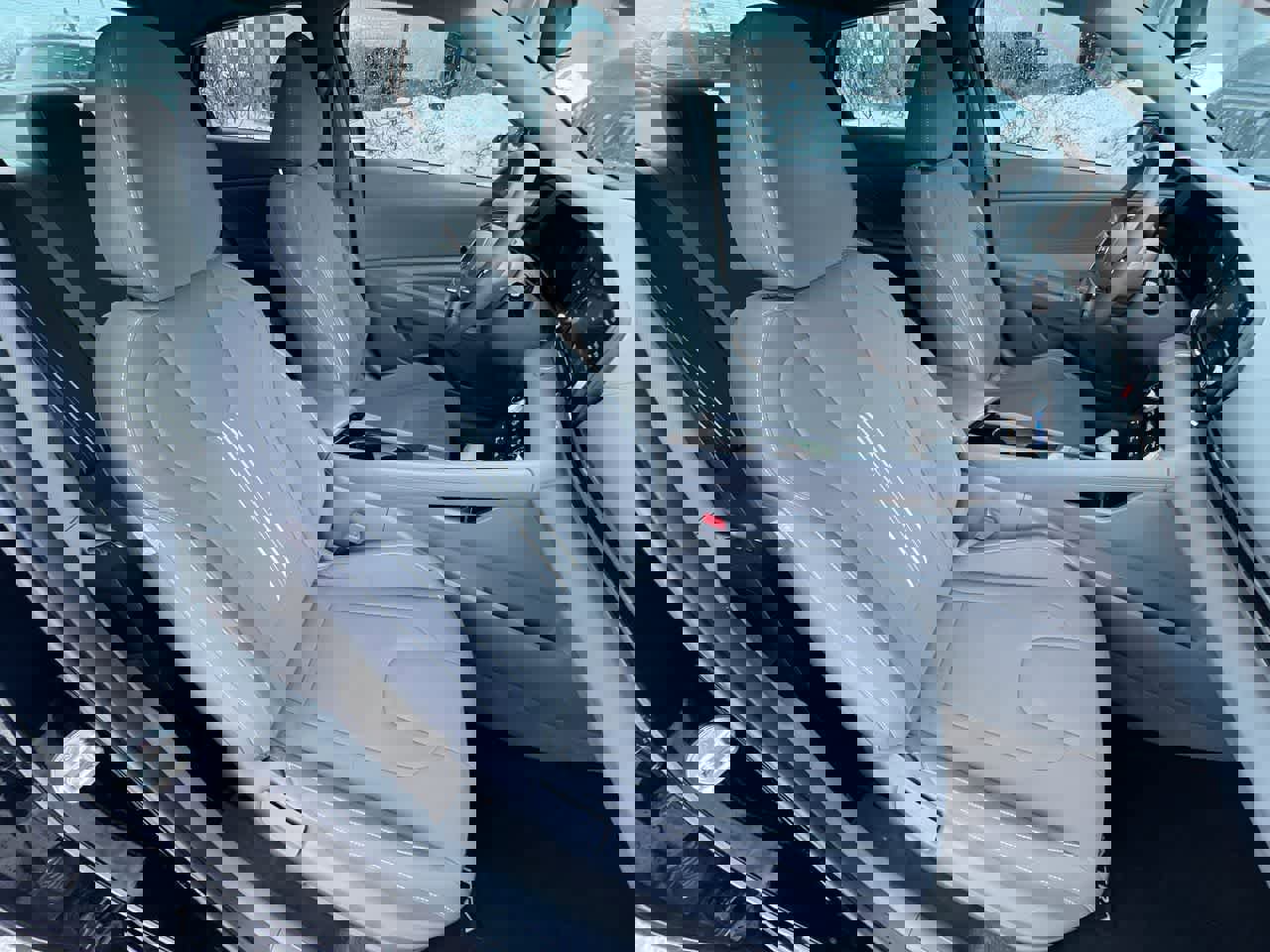 Used 2023 Hyundai Elantra Blue image 28