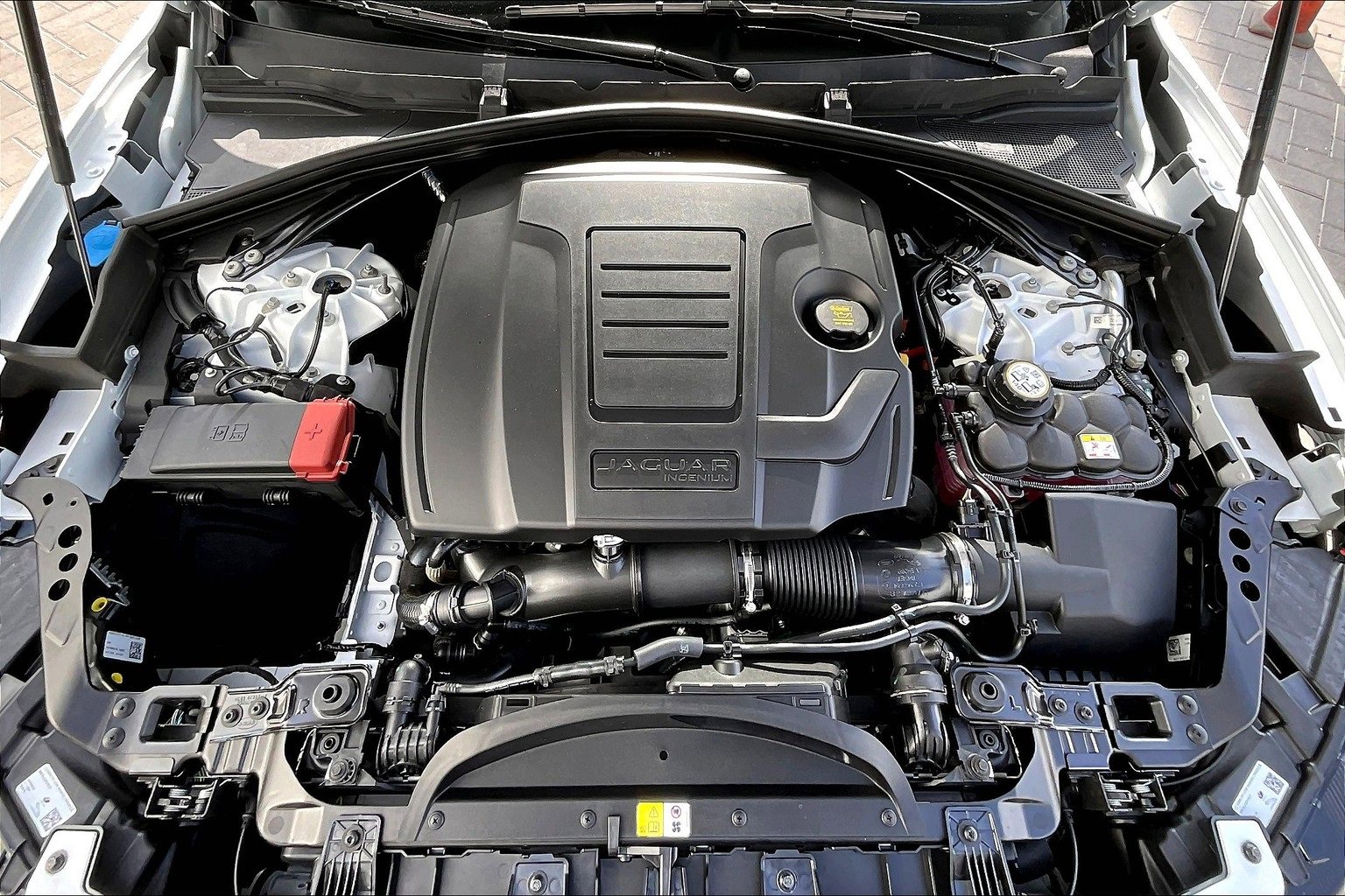 New 2025 Jaguar F-PACE R-Dynamic S image 11