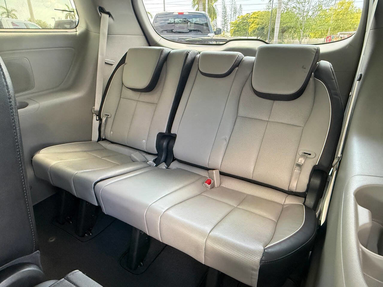 Used 2020 Kia Sedona SX image 24