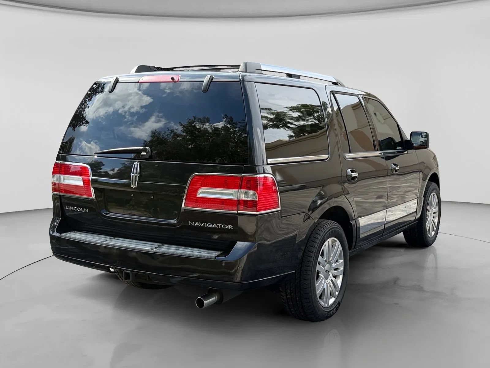 Used 2014 Lincoln Navigator 2WD image 5