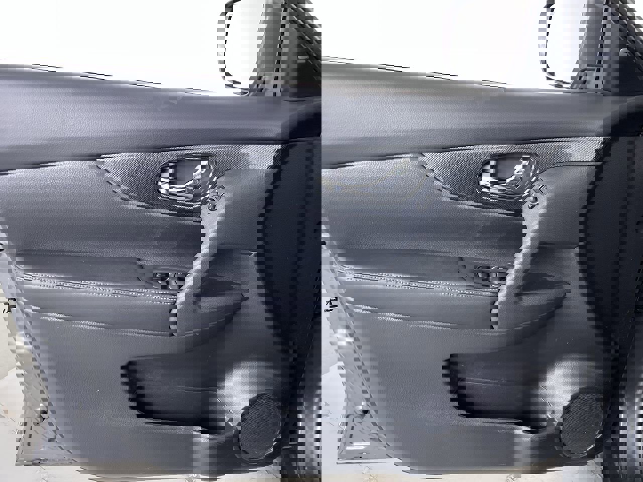 Used 2016 Nissan Rogue SL w/ SL Premium Package image 10