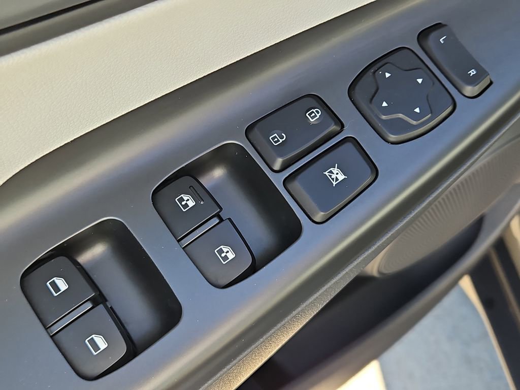 Used 2023 Hyundai Kona SEL image 28