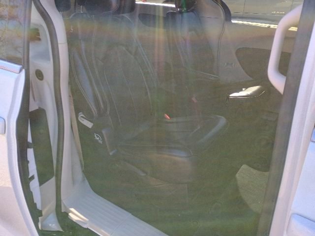 Used 2023 Chrysler Pacifica Touring-L FWD image 16