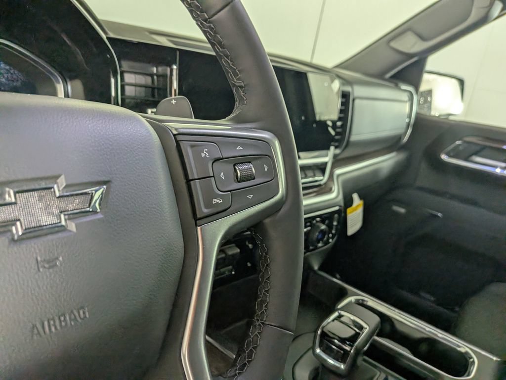 Used 2026 Chevrolet Silverado 1500 LT Trail Boss w/ LT Trail Boss Premium Package AWD/4WD image 19