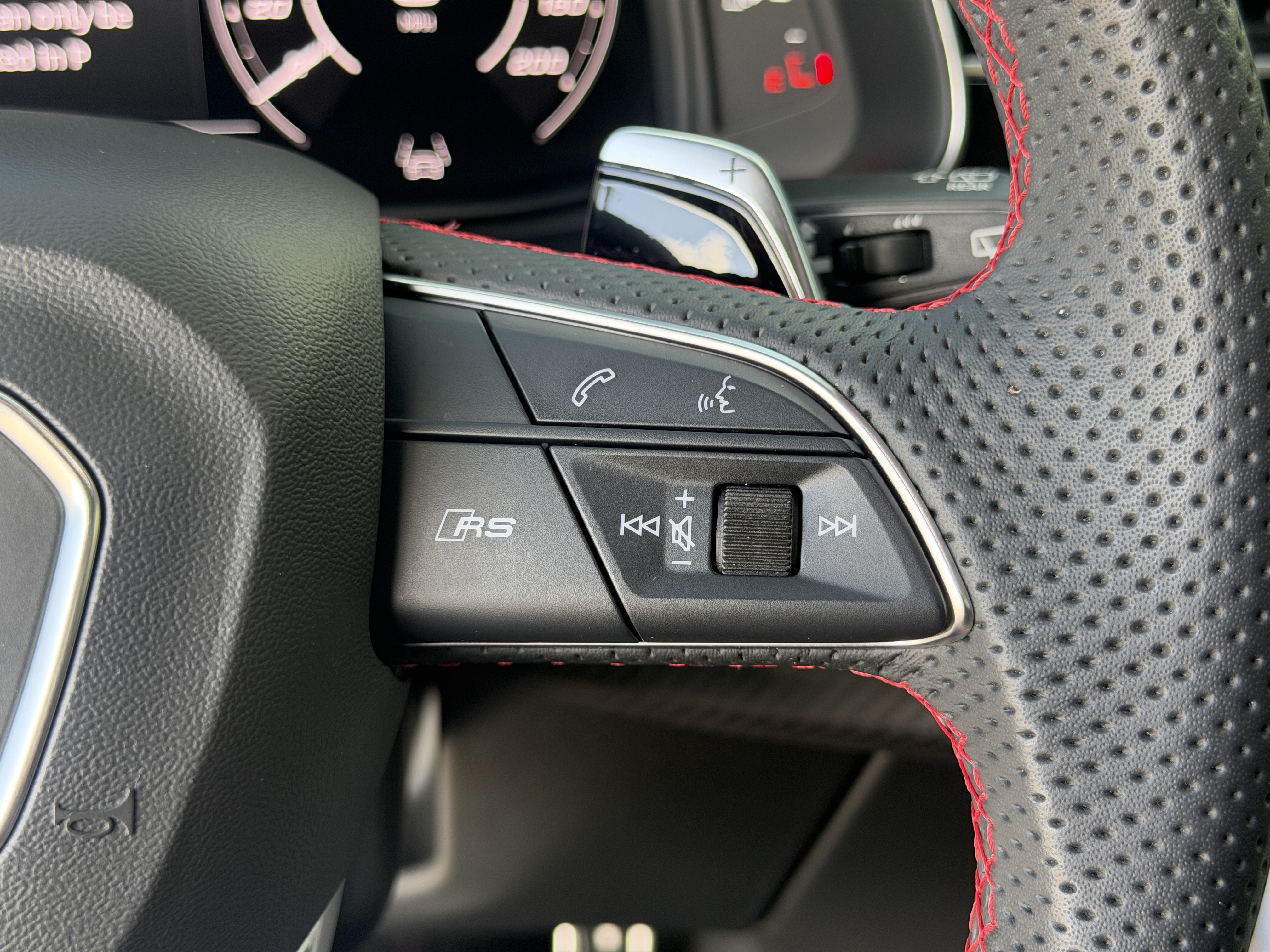 Certified 2024 Audi RS Q8 AWD/4WD image 32