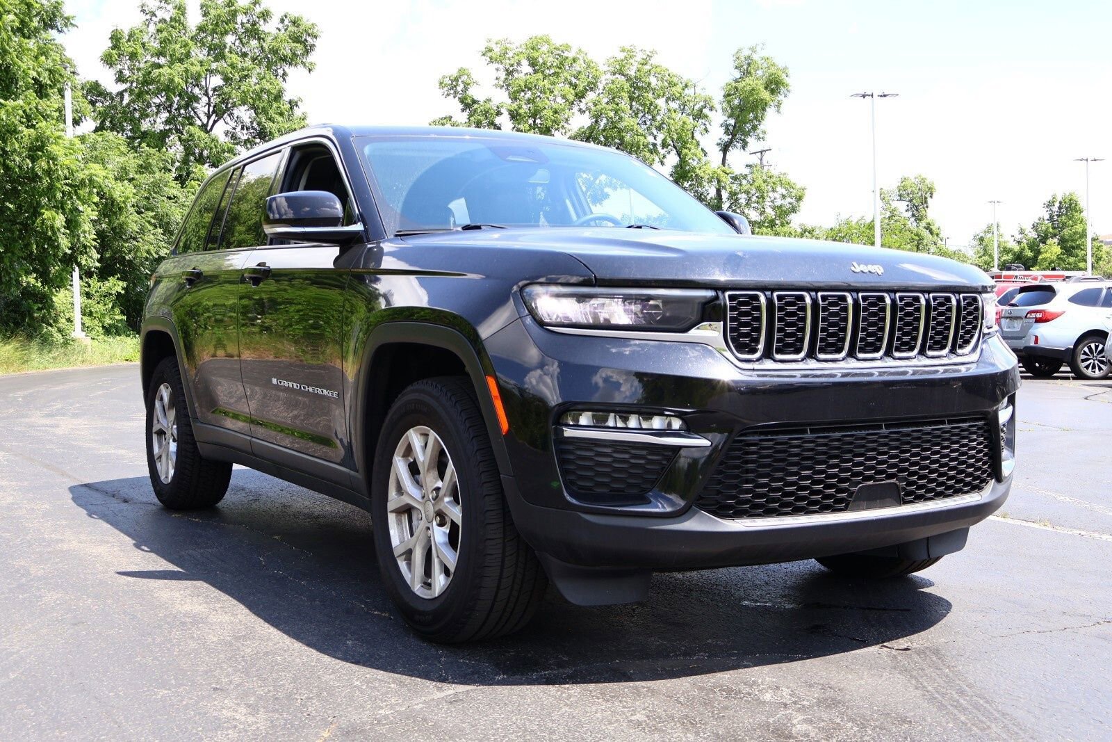 Used 2023 Jeep Grand Cherokee Limited image 19