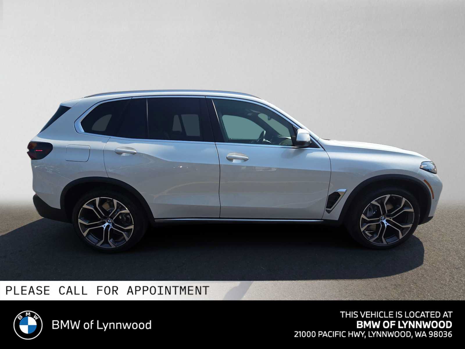 New 2026 BMW X5 xDrive50e w/ Parking Assistance Package AWD/4WD image 2