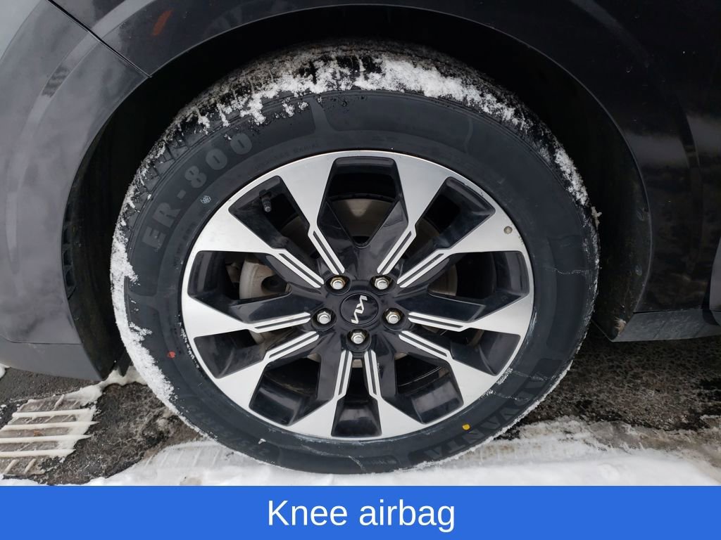 Used 2022 Kia Carnival EX FWD image 28