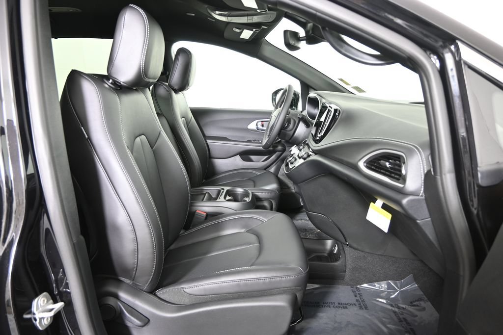 New 2027 Chrysler Pacifica Select FWD image 13