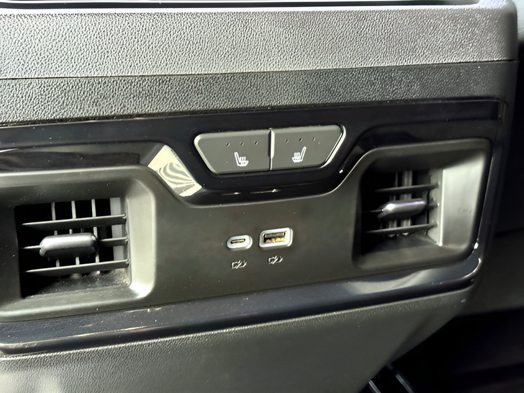 Used 2024 GMC Sierra 1500 AT4 w/ Technology Package AWD/4WD image 29