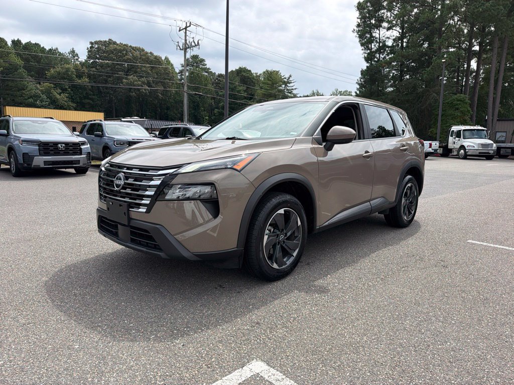 Used 2025 Nissan Rogue SV FWD image 2