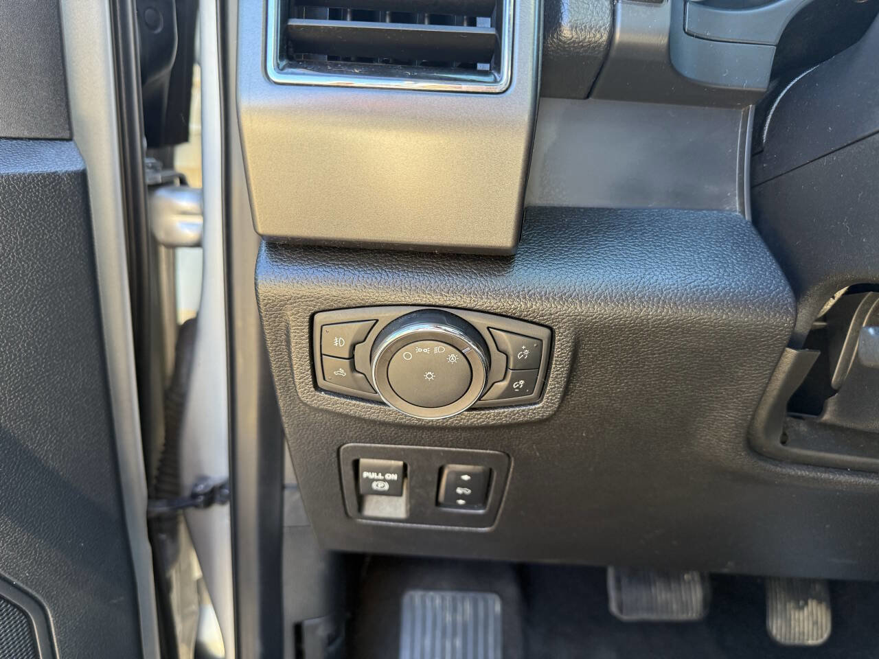 Used 2019 Ford F150 XLT w/ Equipment Group 302A Luxury image 16