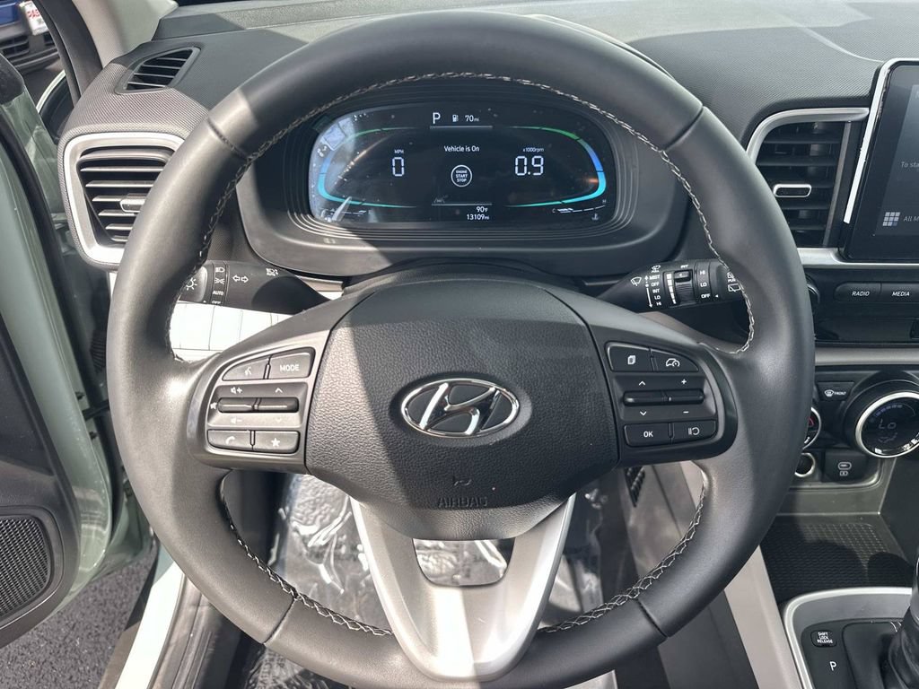 Used 2025 Hyundai Venue SEL FWD image 18
