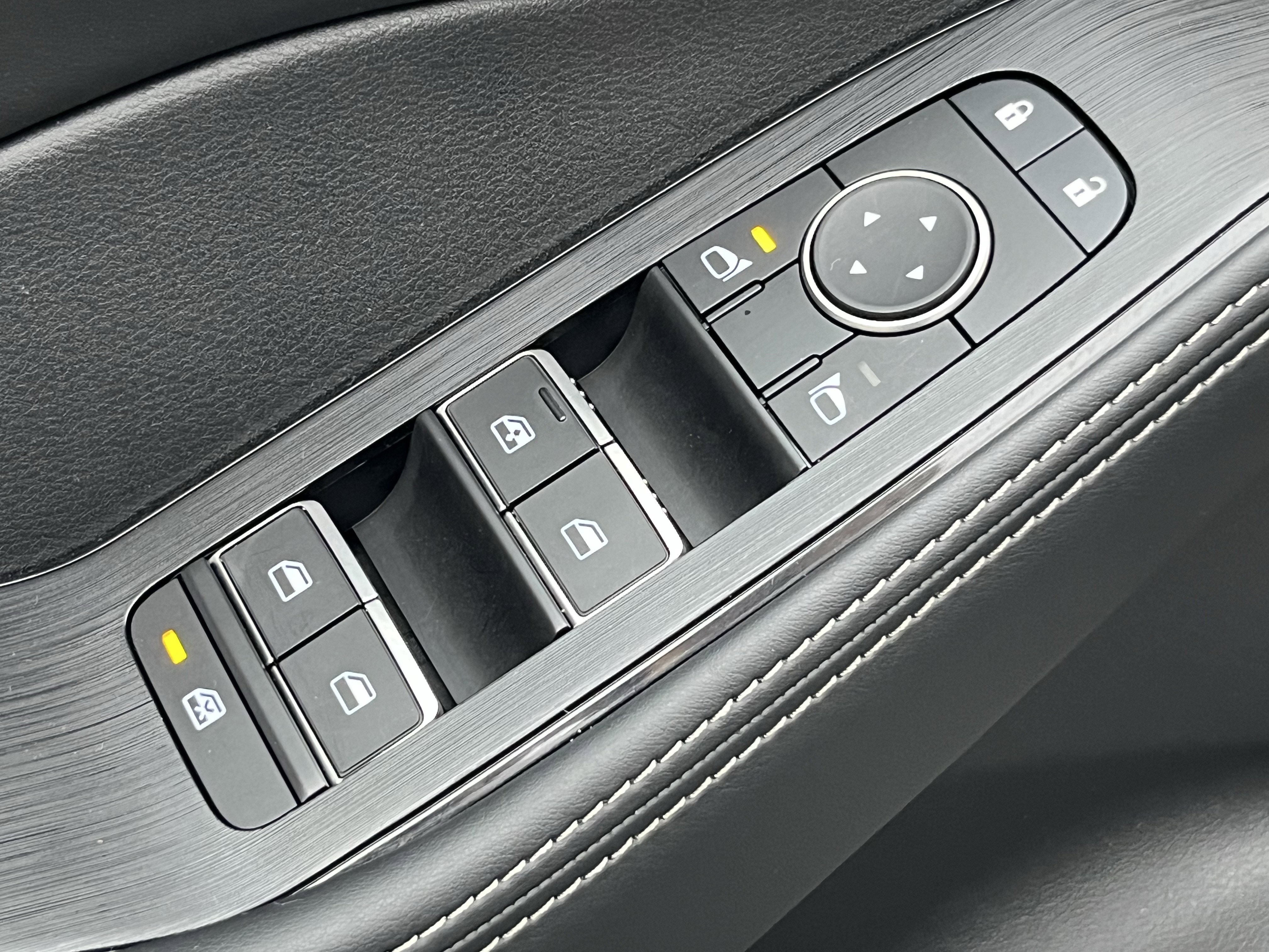 Used 2023 Nissan Rogue SL w/ SL Premium Package image 19