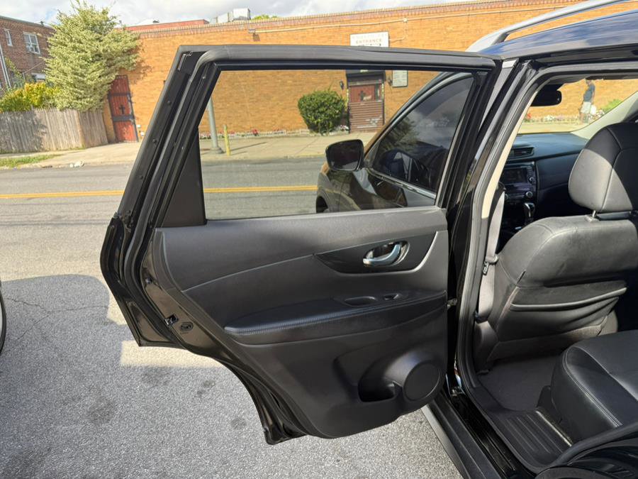 Used 2018 Nissan Rogue SL image 23
