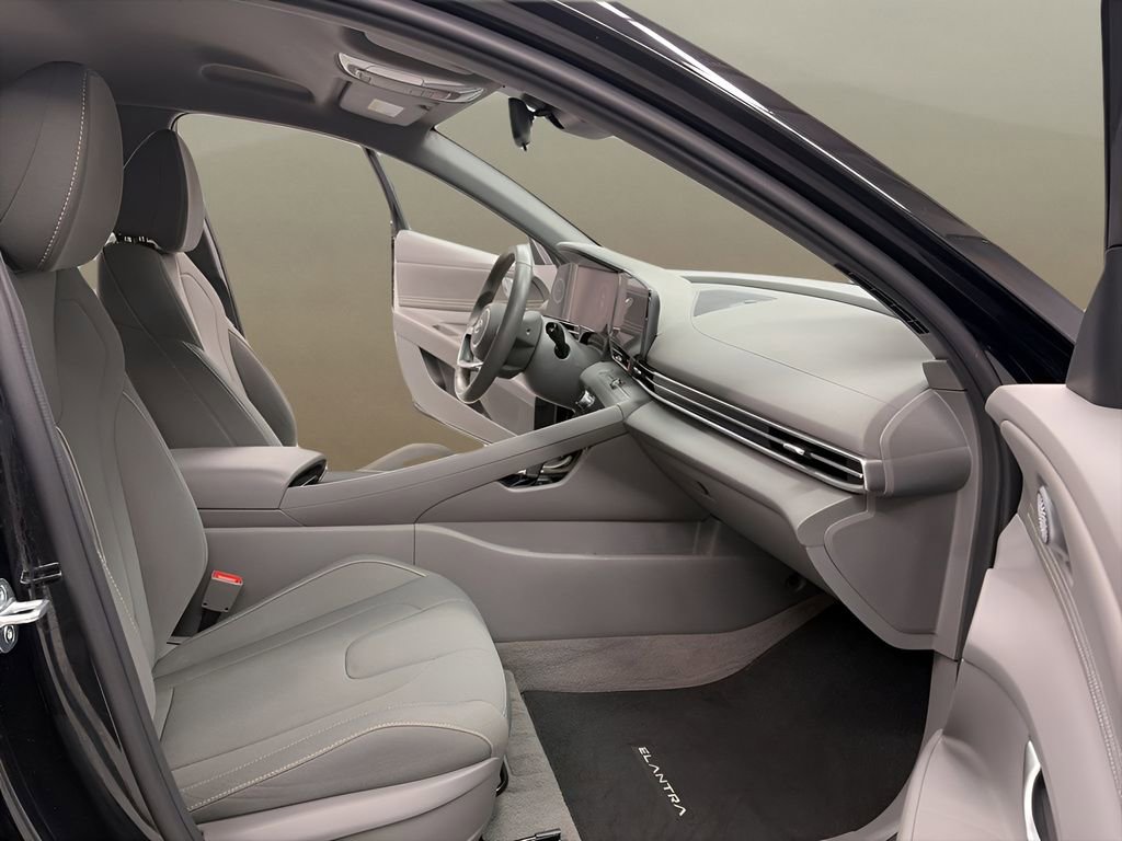 Used 2023 Hyundai Elantra SEL w/ Convenience Package image 17