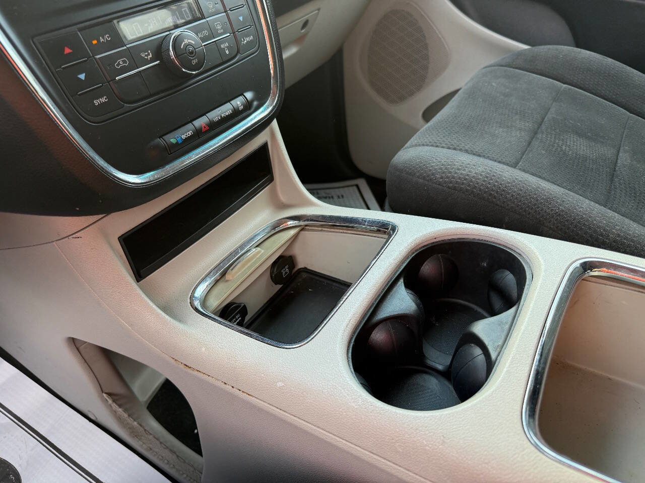 Used 2012 Dodge Grand Caravan Crew w/ Crew Value Pkg FWD image 13