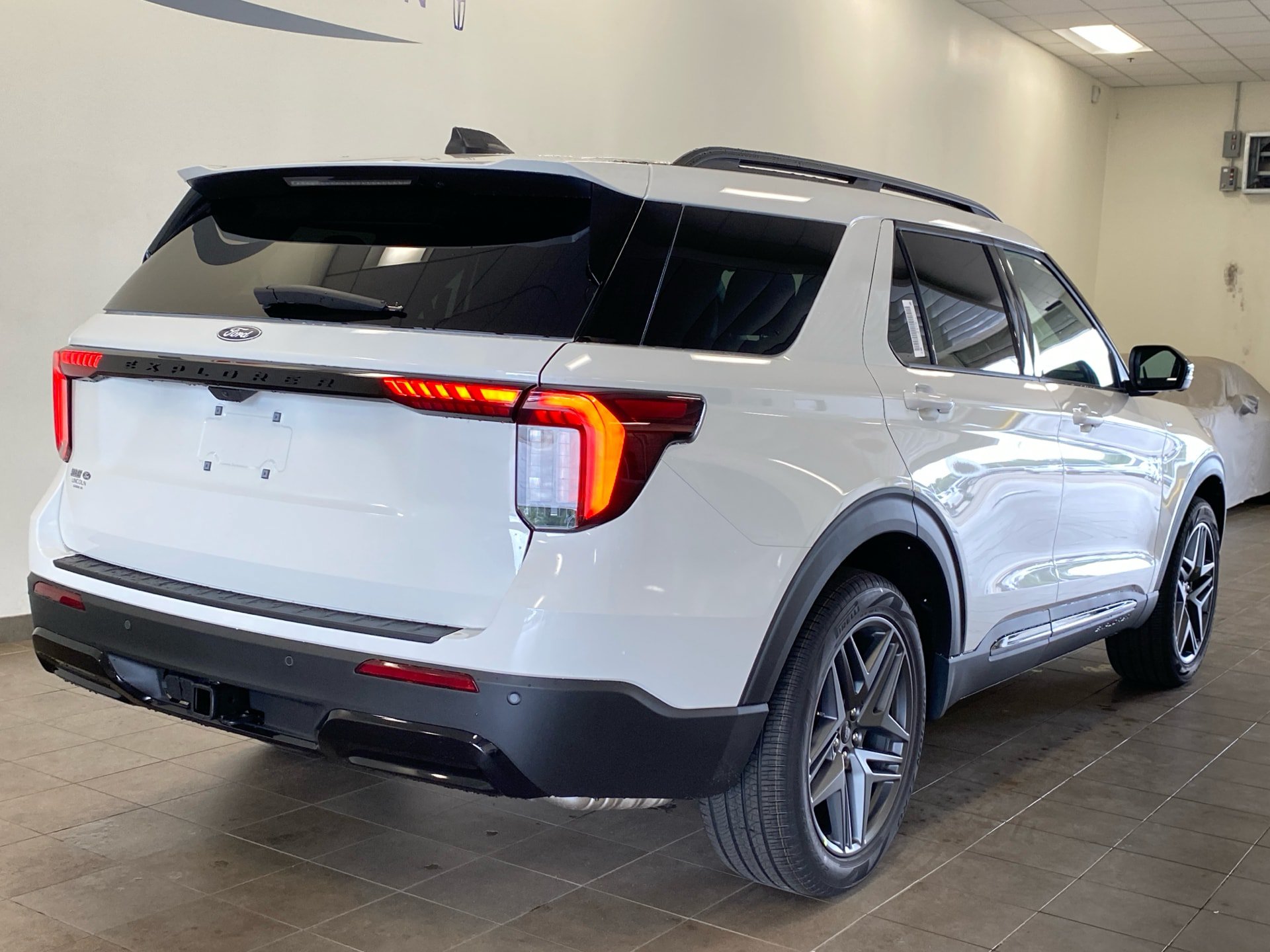 New 2027 Ford Explorer ST-Line w/ Premium Package AWD/4WD image 6