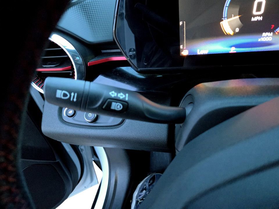 Used 2024 Chevrolet Trax RS w/ Sunroof Package image 20