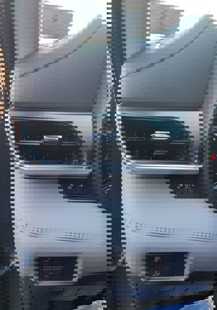 Used 2022 Toyota Highlander LE image 10