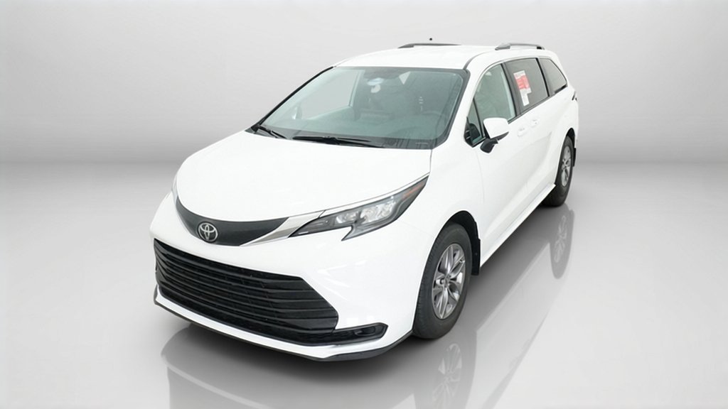 New 2026 Toyota Sienna LE FWD image 3