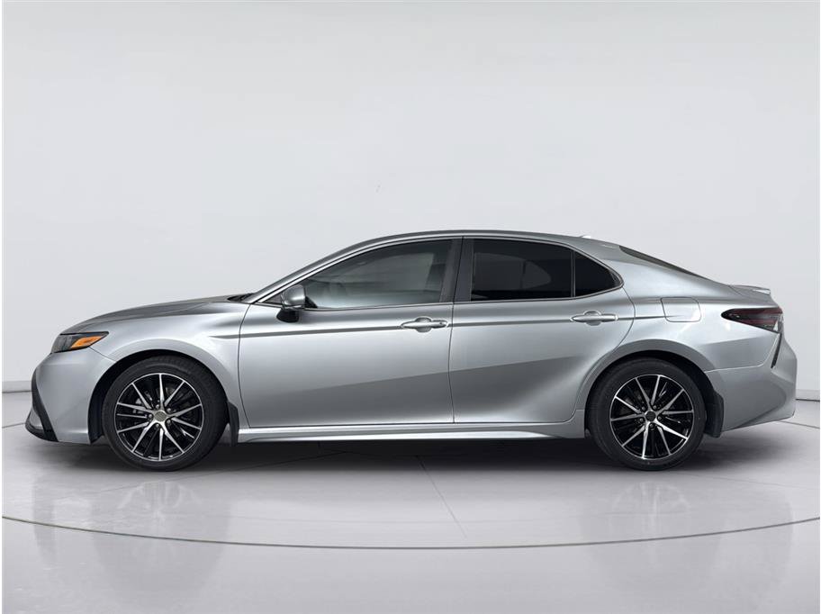 Used 2022 Toyota Camry SE w/ Carpet Mat Package (TMS) FWD image 2