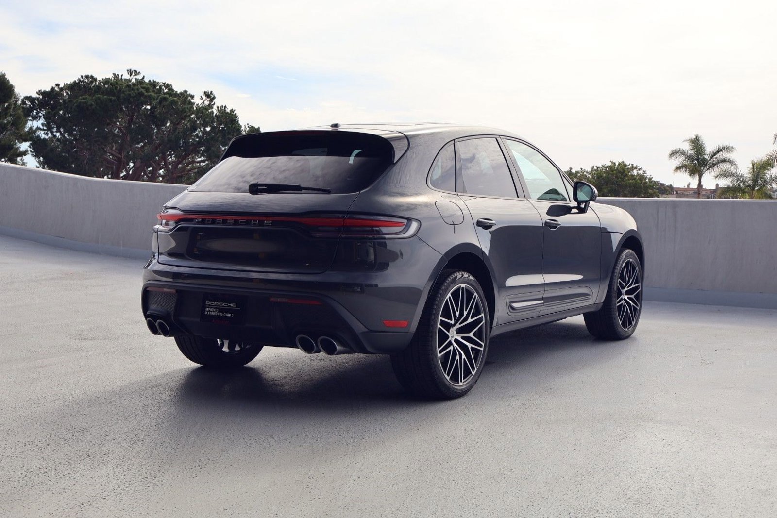 Certified 2025 Porsche Macan image 9