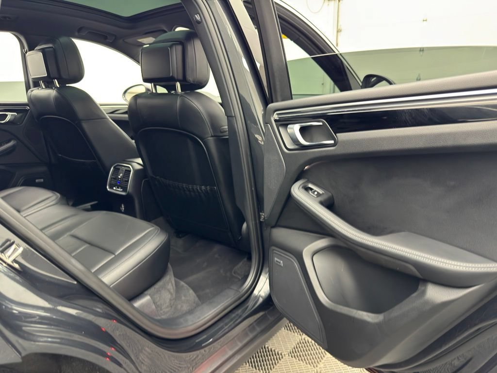 Used 2022 Porsche Macan S AWD/4WD image 38