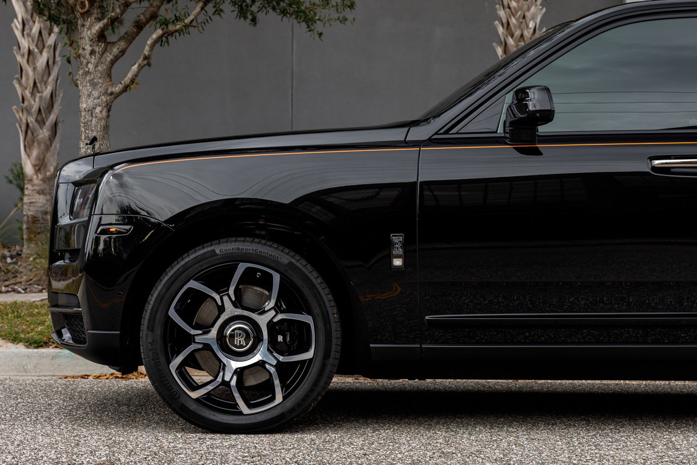 Used 2022 Rolls-Royce Cullinan Black Badge w/ Dark Exterior Package image 26