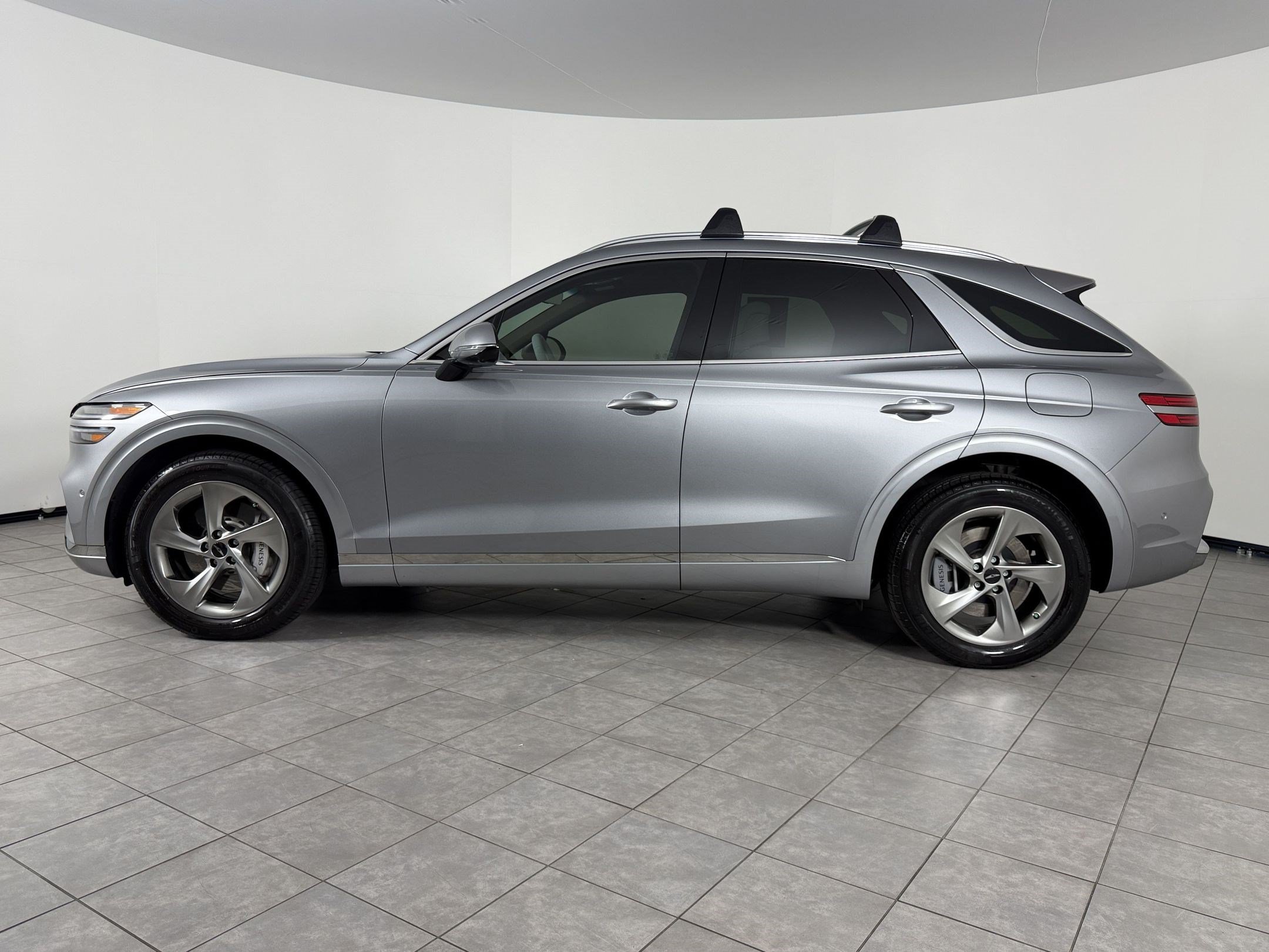 Used 2026 Genesis GV70 2.5T Advanced AWD/4WD image 2