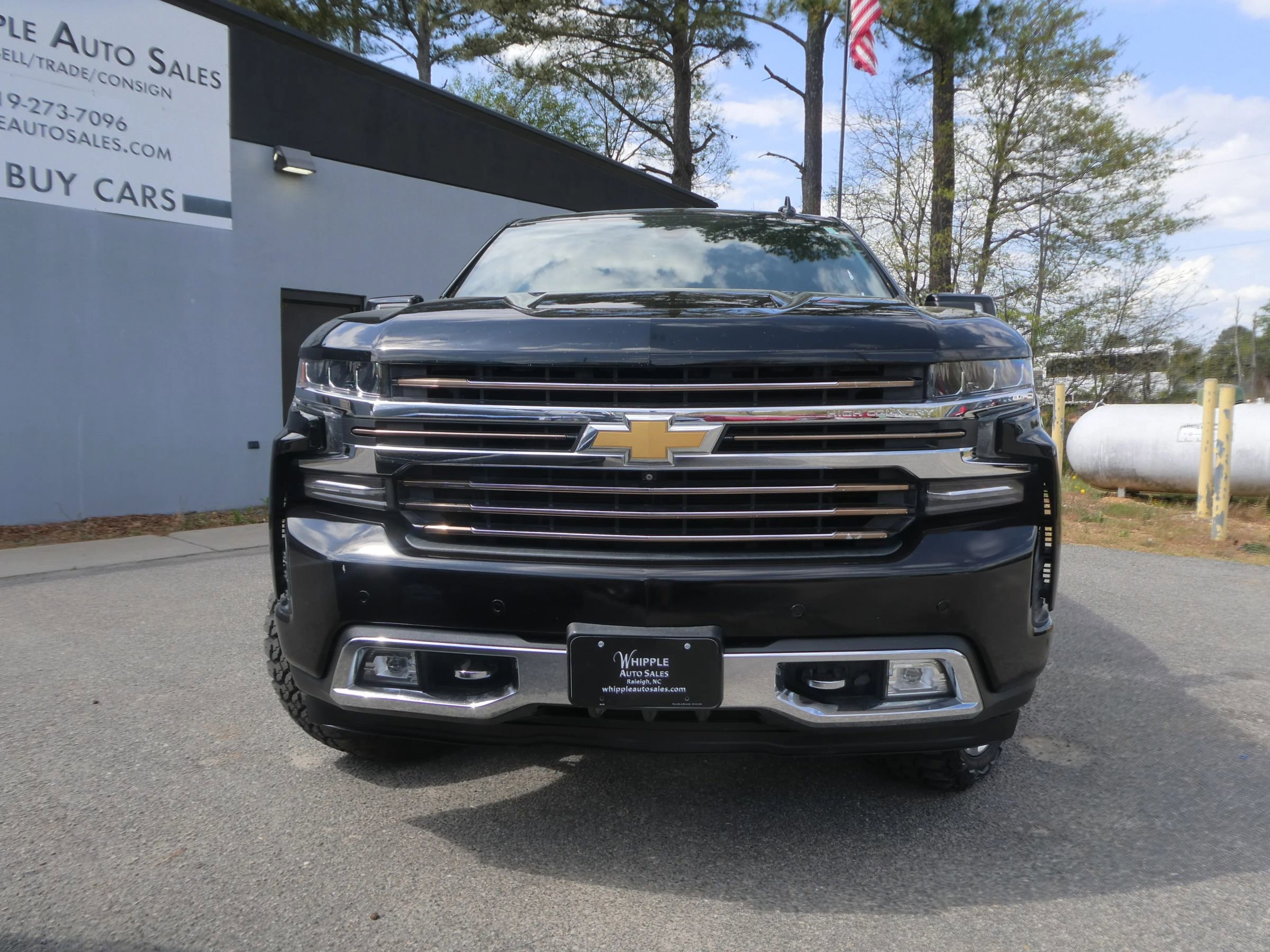 Used 2020 Chevrolet Silverado 1500 High Country w/ Technology Package AWD/4WD image 2