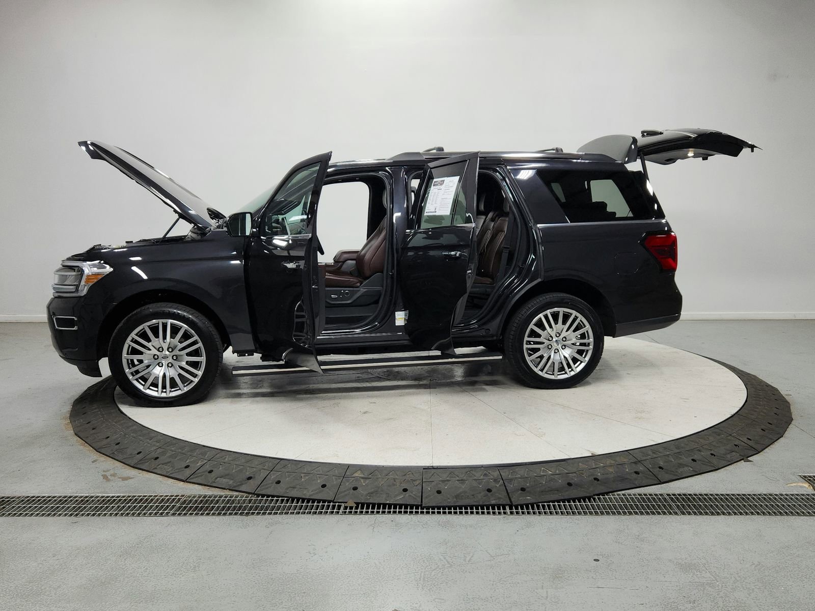 Used 2024 Ford Expedition Limited image 12