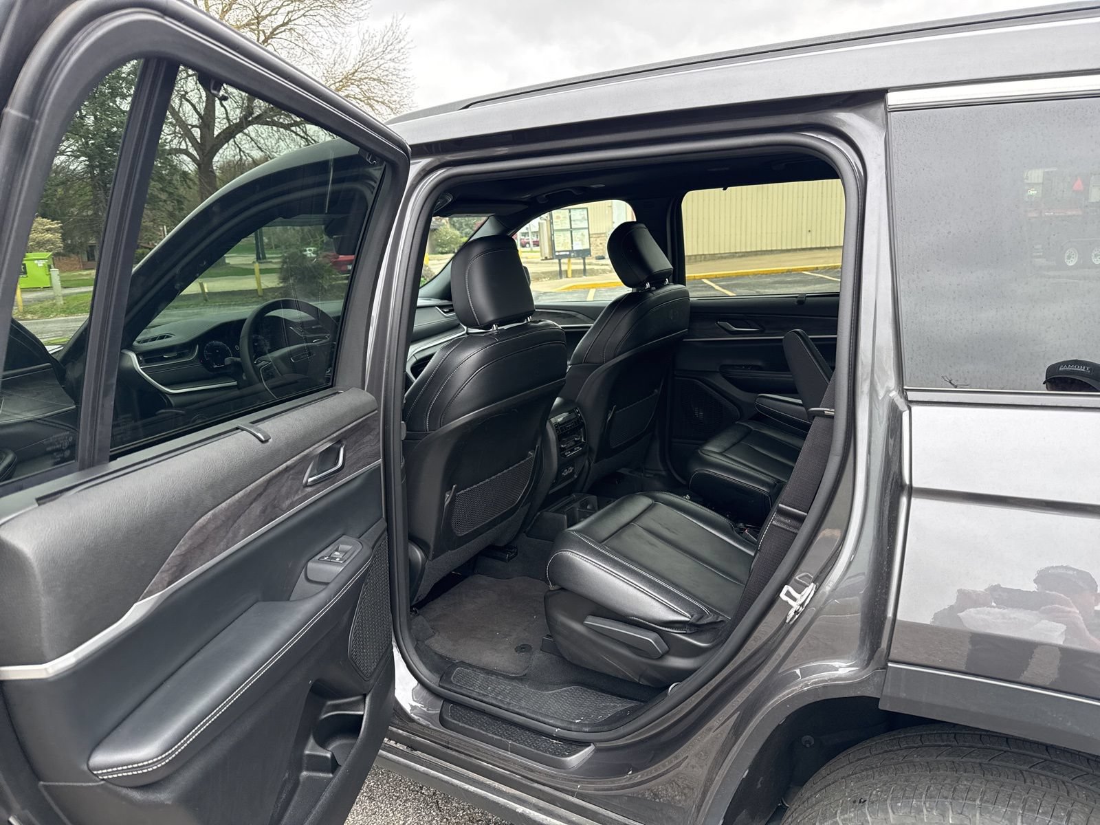 Used 2024 Jeep Grand Cherokee L Limited w/ Luxury Tech Group II AWD/4WD image 24
