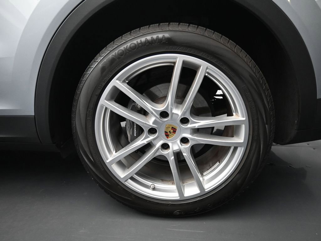 Certified 2023 Porsche Cayenne AWD/4WD image 11