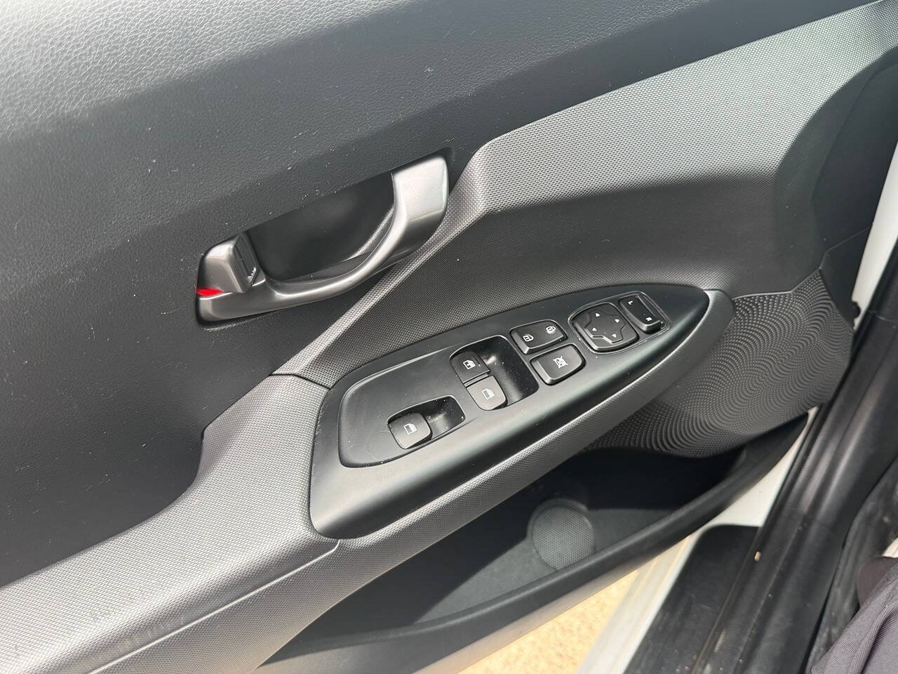 Used 2019 Hyundai Veloster 2.0 FWD image 24