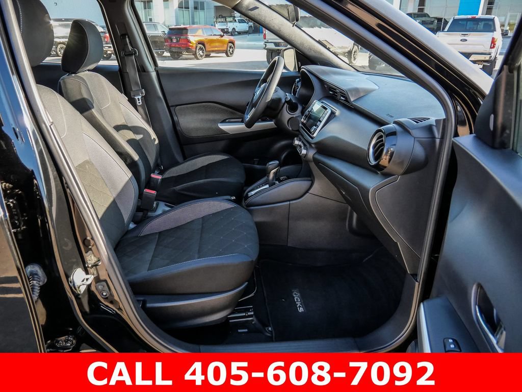 Used 2019 Nissan Kicks SV FWD image 13