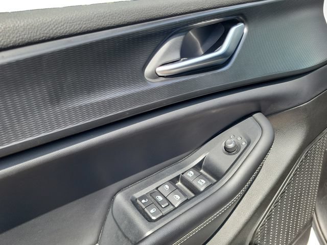 Used 2023 Jeep Grand Cherokee Altitude RWD image 10