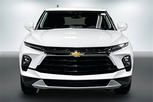 Used 2025 Chevrolet Blazer LT image 2