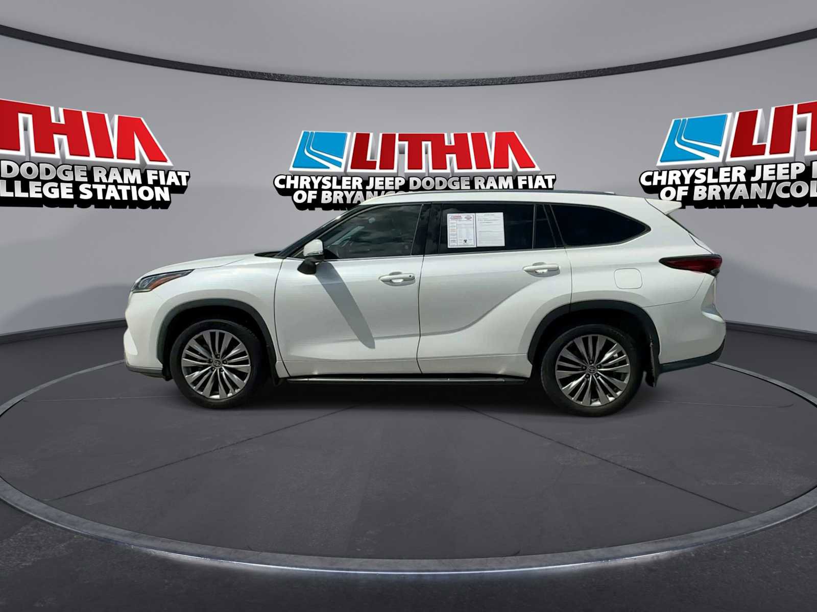 Used 2020 Toyota Highlander Platinum image 5